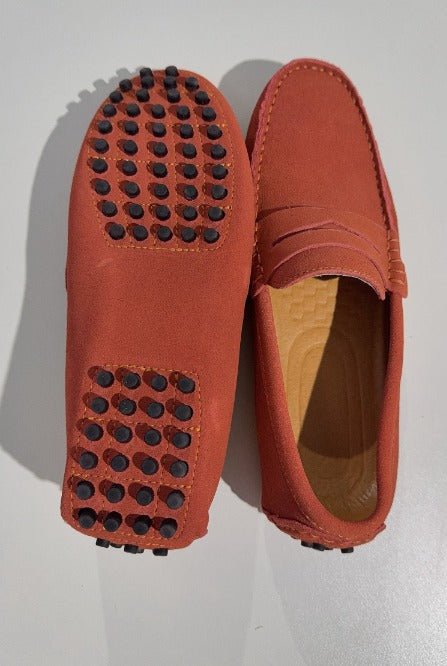 Modne buty męskie casual na płaskim obcasie widok z góry