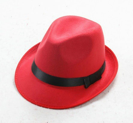 Elegancki kapelusz damski fedora z rondem na białym tle