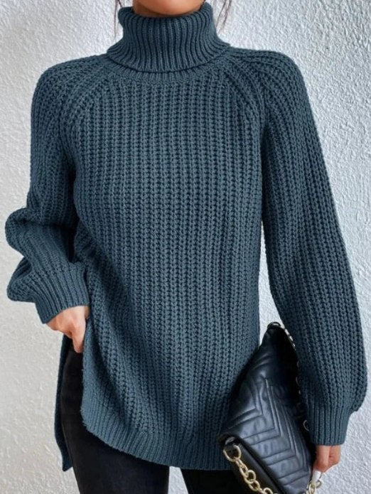 Damski sweter z golfem prezentowany z tyłu, odzież damska