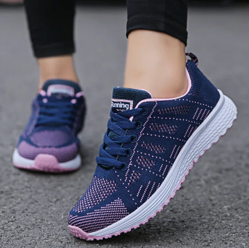 Białe damskie buty sportowe ortopedyczne zapewniające komfort i wsparcie stóp