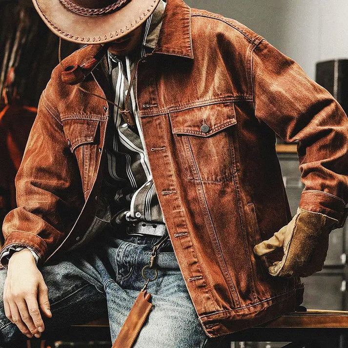 Męska brązowa kurtka dżinsowa retro, widok z boku, styl casual
