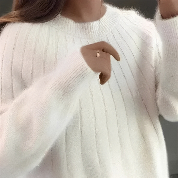 Elegancki sweter damski o luźnym kroju, modna odzież na chłodne dni