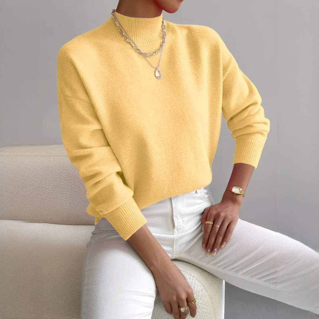 Stylowy zimowy sweter damski w odcieniu niebieskim, stylizacja