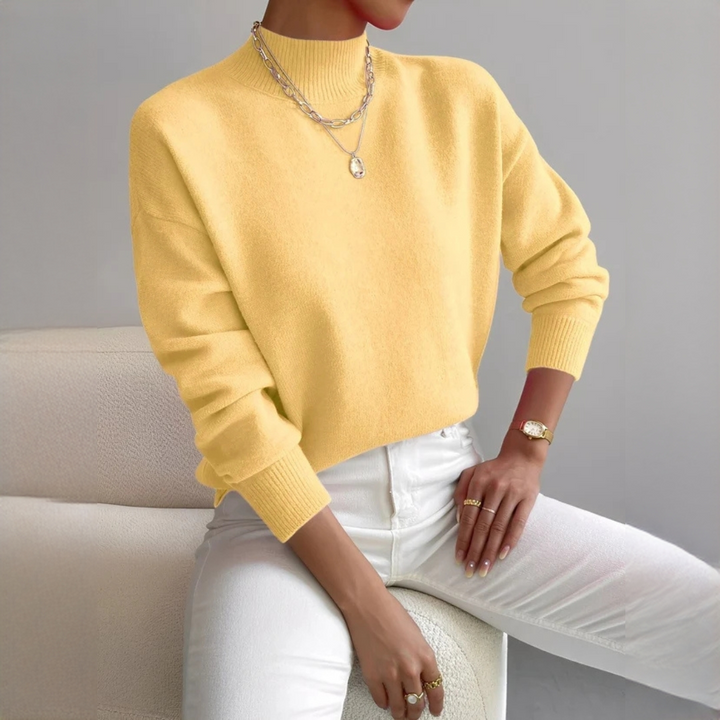 Stylowy zimowy sweter damski w odcieniu niebieskim, stylizacja