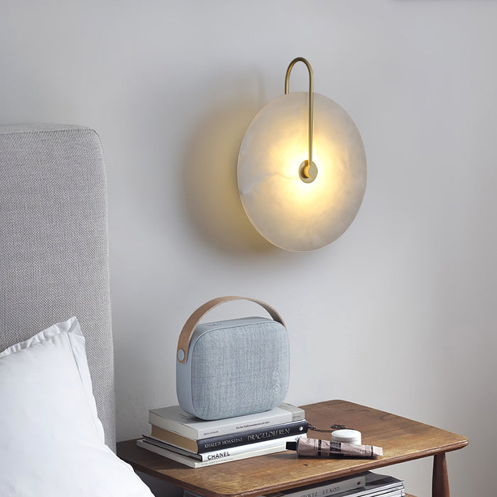 Stylowa lampa ścienna LED z alabastru. Minimalistyczny kinkiet, oświetlenie do współczesnego domu.