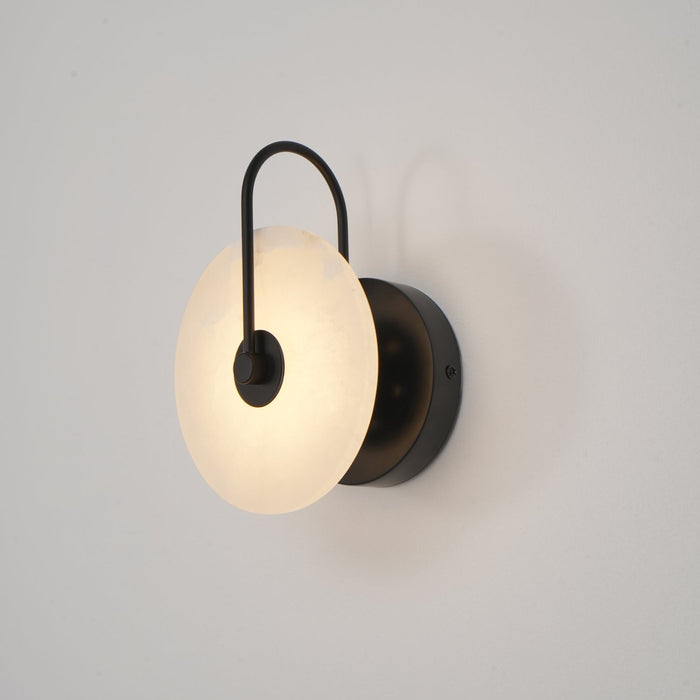 Kinkiet LED z alabastru, nowoczesny design. Elegancka lampa ścienna do każdego wnętrza.