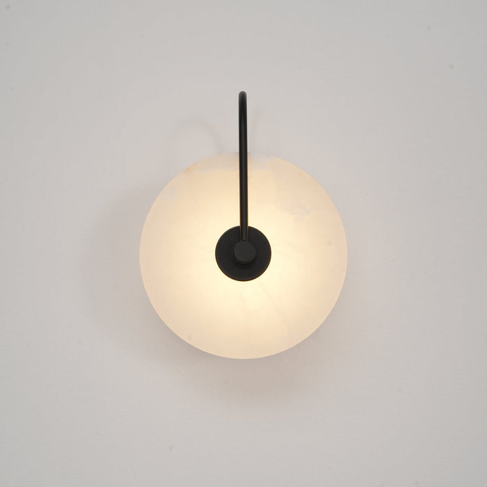 Nowoczesna lampa ścienna LED z alabastru. Minimalistyczny kinkiet, dekoracyjne oświetlenie do domu.