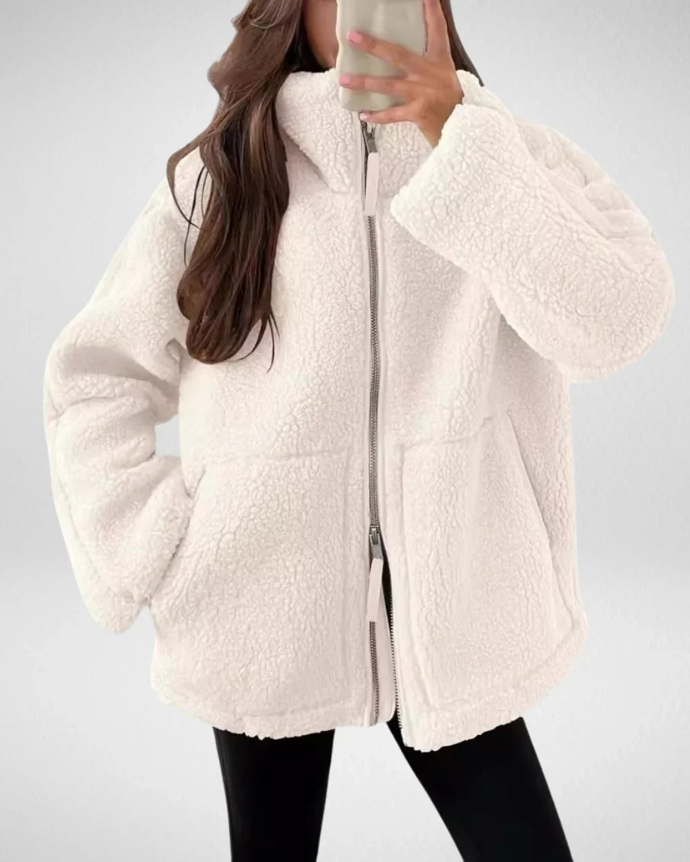 Biała damska kurtka teddy oversize z wysoką stójką