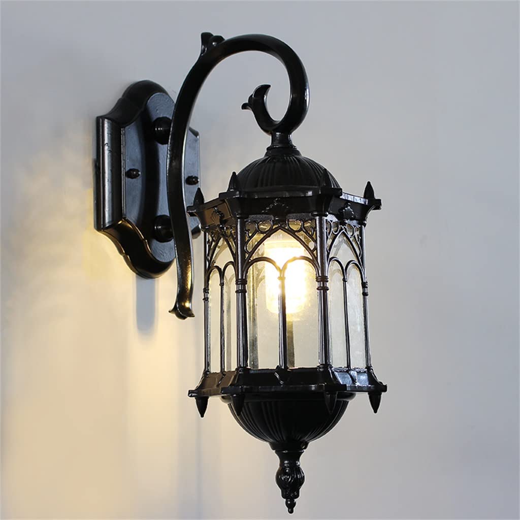 Antyczna lampa ścienna w stylu retro, brązowy kinkiet, stylowe oświetlenie wnętrz. Dekoracyjna latarnia.