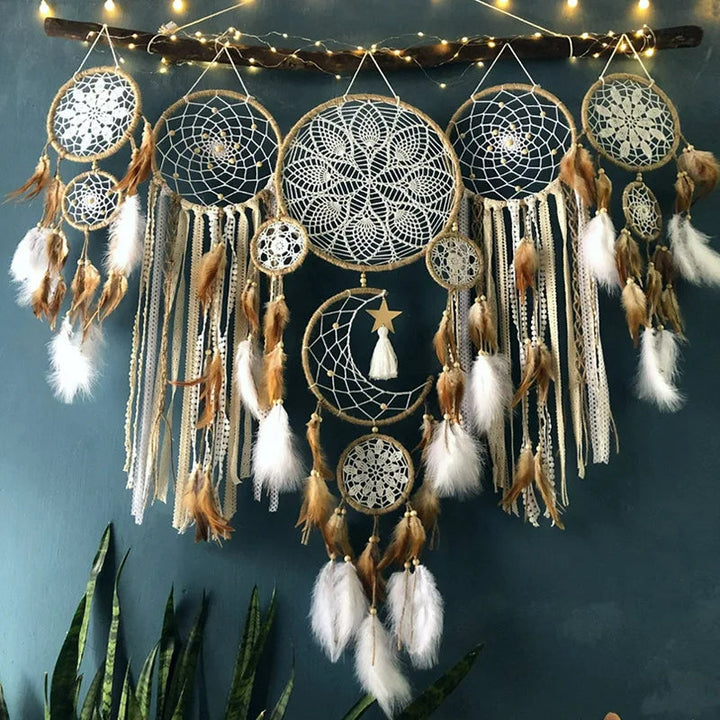 Łapacz snów z motywem księżyca i gwiazd. Delikatna makrama, zapewniająca spokojny sen. Prezent boho.