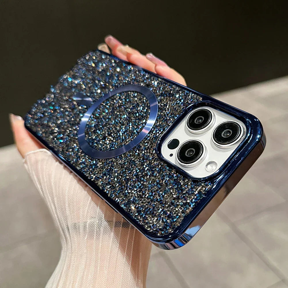 Brokatowy futerał magnetyczny do iPhone'a. Błyszczące akcesorium z funkcją MagSafe, stylowa ochrona.