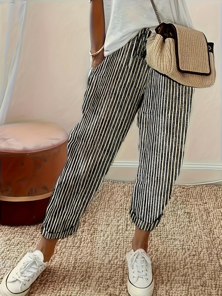 Damskie szare spodnie jogger w paski w casualowej stylizacji