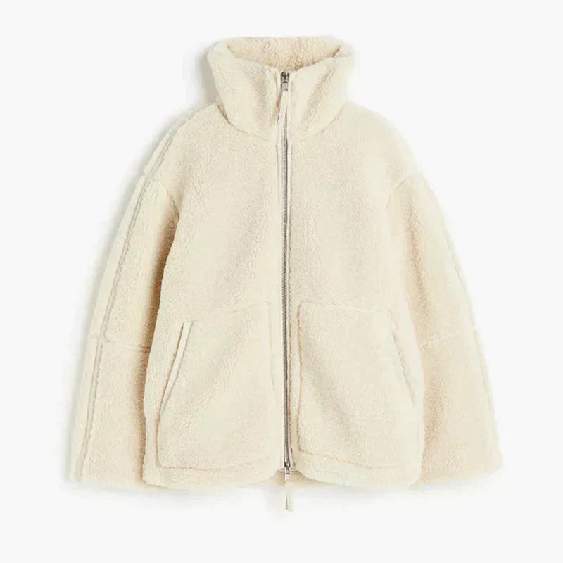 Modna damska kurtka oversize. Skórzana, ciepła, beżowa/kawowa, doskonała na jesień i zimę. Komfort i styl.