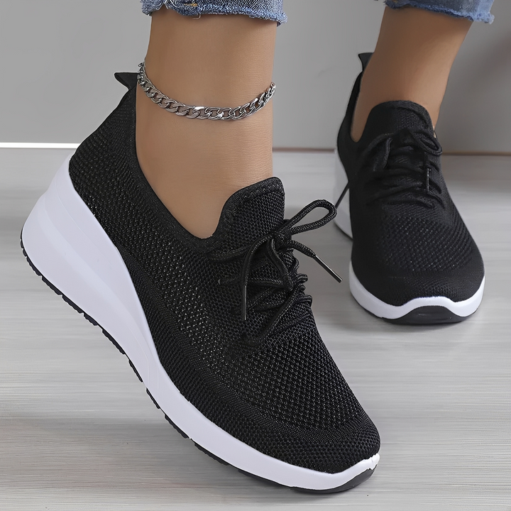 Białe komfortowe buty ortopedyczne dla kobiet. Stylowe obuwie zdrowotne, idealne na co dzień.
