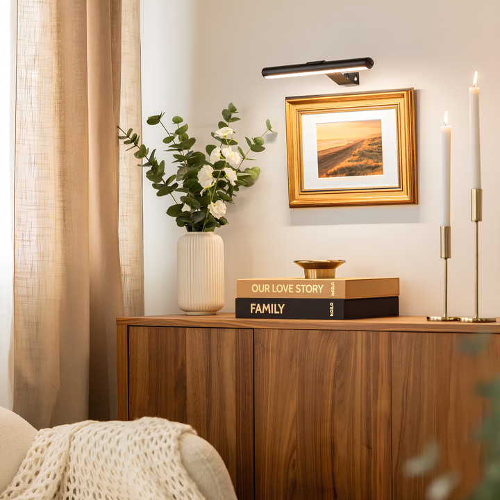 Lampa ścienna LED do obrazów z ładowaniem USB-C. Bezprzewodowe, regulowane oświetlenie artystyczne.