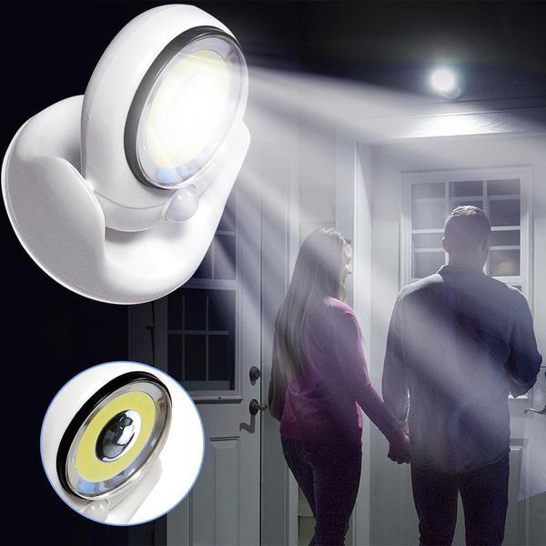 Magnetyczna lampa zewnętrzna LED z czujnikiem ruchu, łatwy montaż na wejściu lub w ogrodzie.