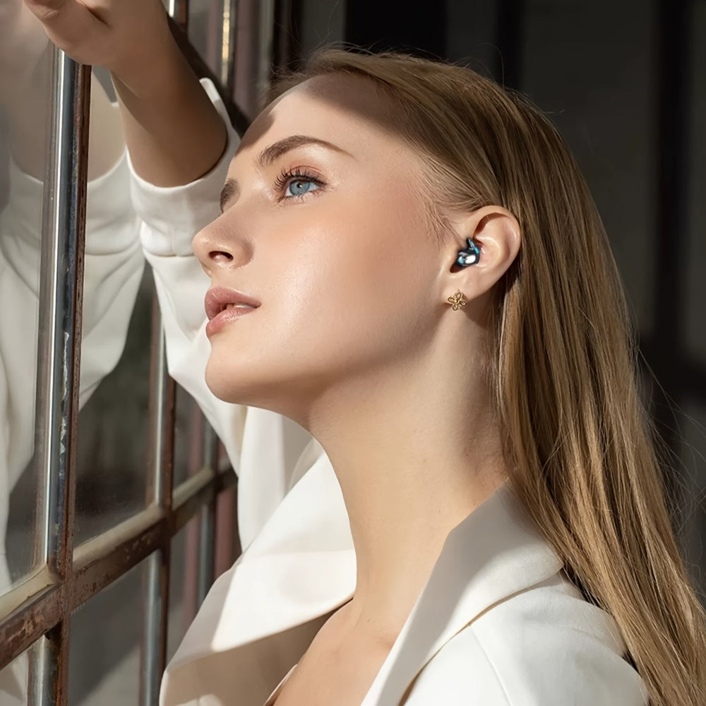 Słuchawki douszne Bluetooth z mikrofonem, zapewniające stabilne połączenie bezprzewodowe do rozmów.