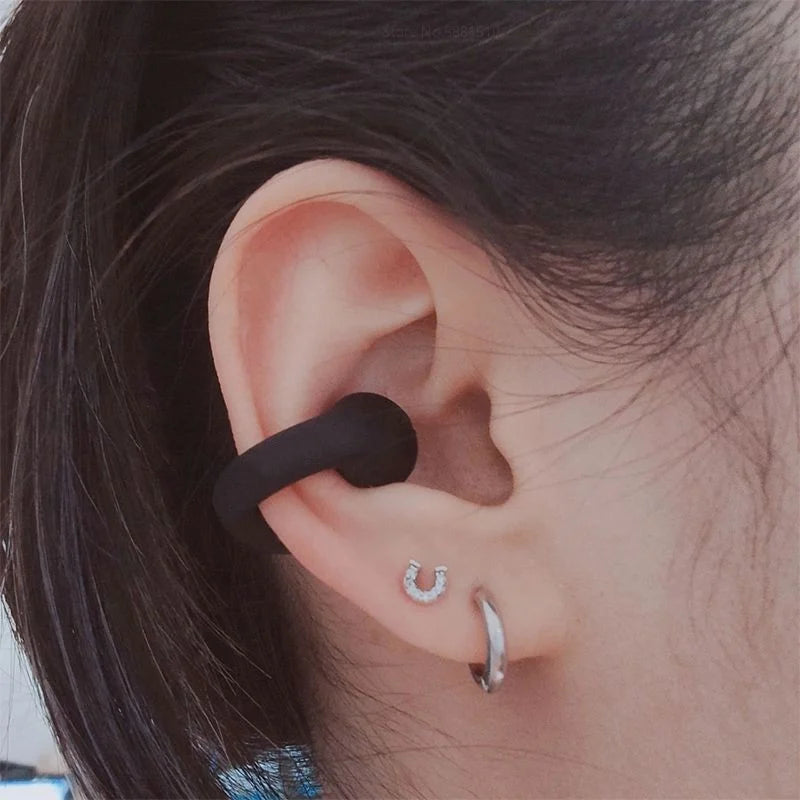Bezprzewodowe słuchawki open-ear z przewodnictwem kostnym Bluetooth 5.3. Sportowe, wodoodporne, lekkie i komfortowe.