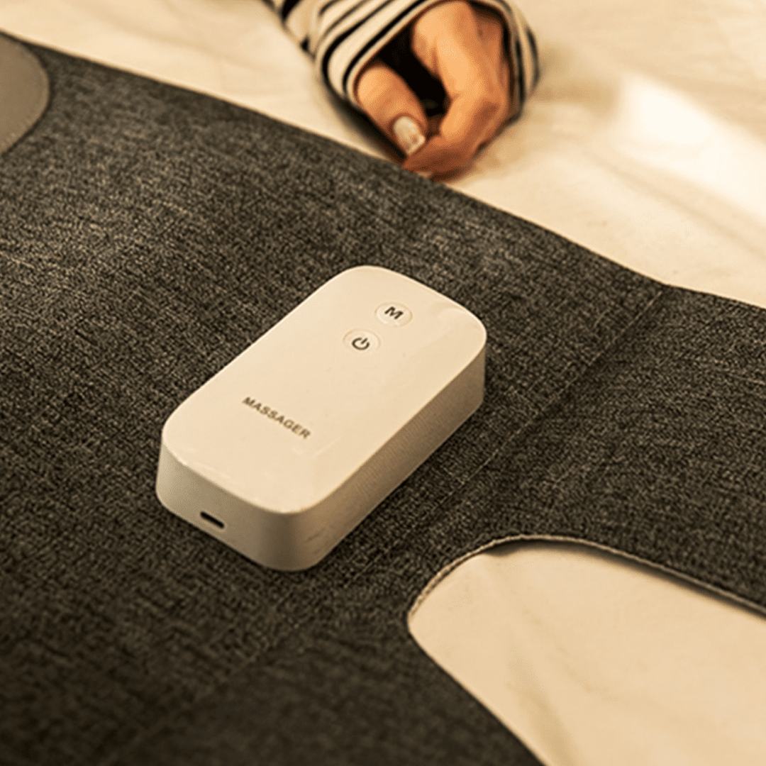 Kompaktowy bezprzewodowy masażer nóg dla szybkiej regeneracji i głębokiego relaksu. Wygodny w podróży i w domu.