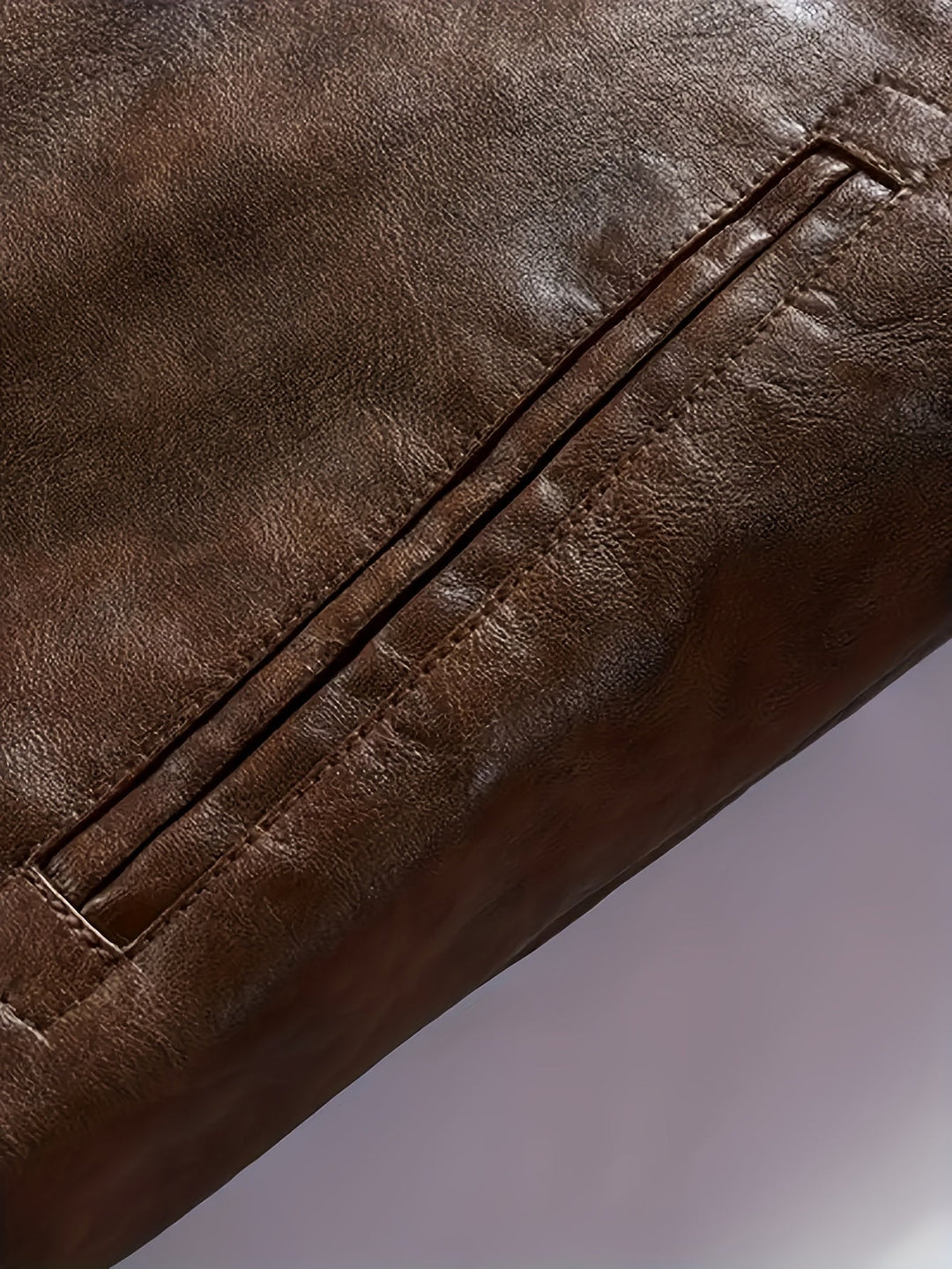Tekstura materiału czarnej kurtki męskiej Roman