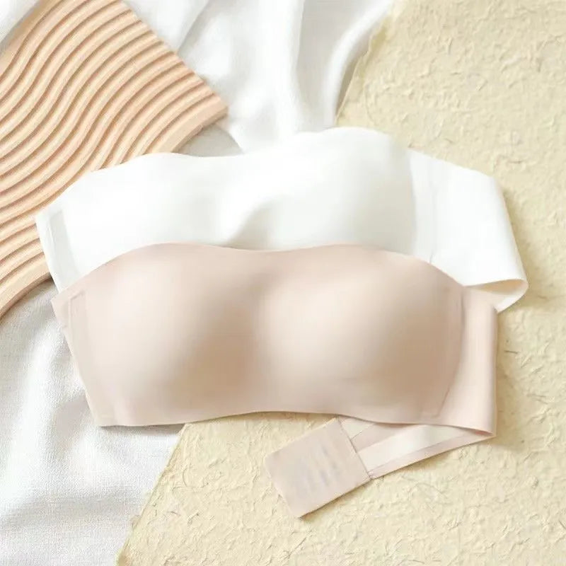 Biały biustonosz bandeau damski z odpinanymi ramiączkami. Komfortowa i elegancka bielizna bez ramiączek.