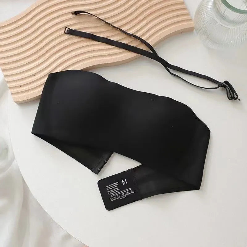Elegancki biustonosz bandeau damski, idealny bez ramiączek. Komfortowa i dyskretna bielizna na każdą okazję.