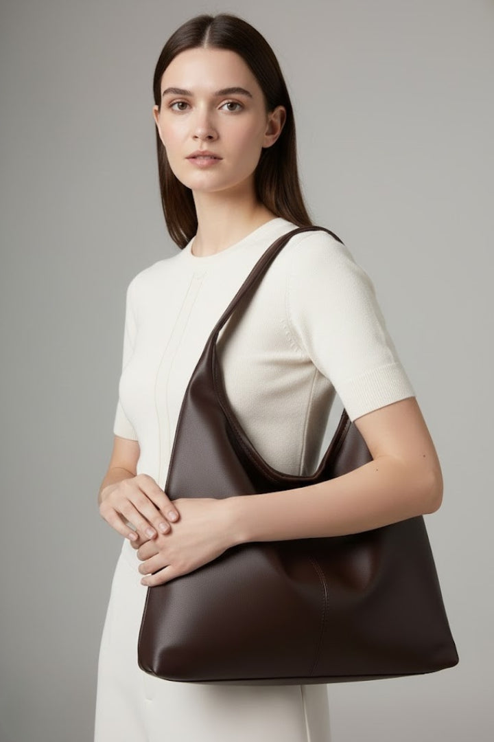 Elegancka torebka damska w stylizacji codziennej i do pracy