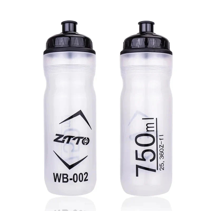 Butelka na wodę 750 ml. Przezroczysty bidon sportowy z wygodnym uchwytem. Bezpieczny plastik do picia wody.