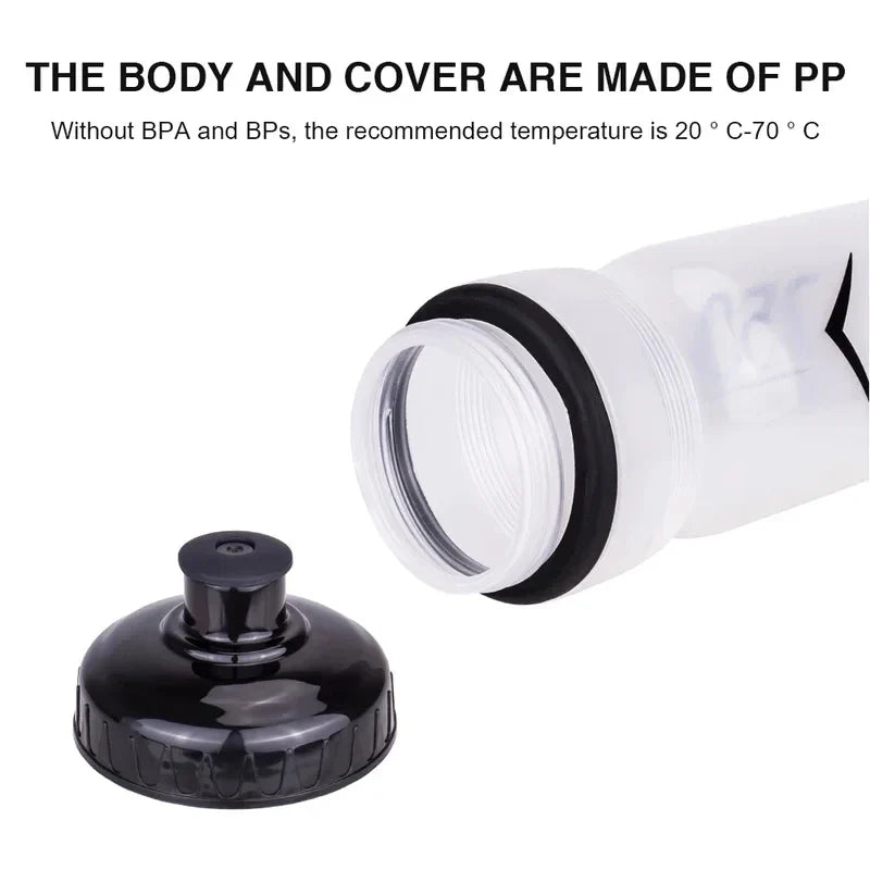 Bidon na wodę 750 ml do outdooru i treningu. Utrzymuje nawodnienie aktywnego sportowca. Wygodny i trwały.