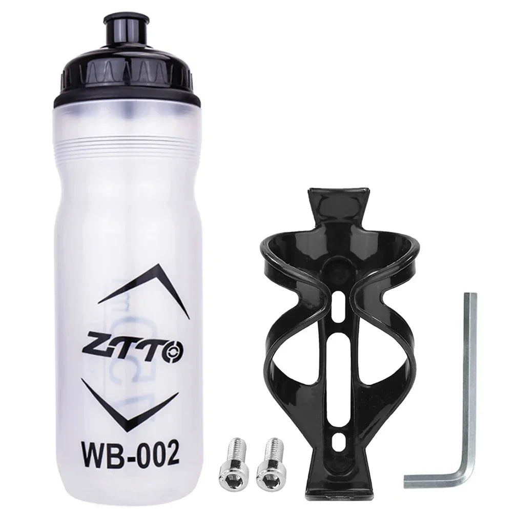Nowoczesny bidon sportowy 750 ml. Butelka na wodę do biegania, fitnessu i treningu. Zapewnia optymalne nawodnienie.