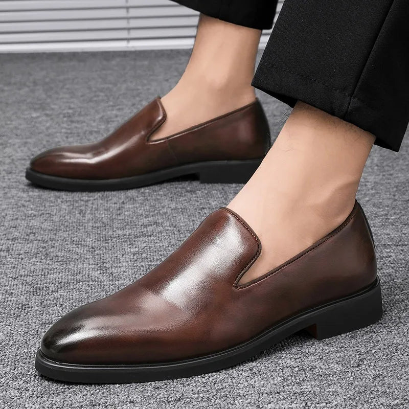Brązowe męskie wsuwane mokasyny. Eleganckie buty formalne ze szpiczastym noskiem.