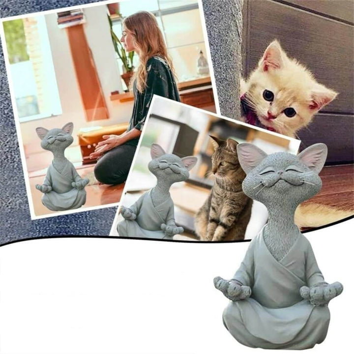 Figurka kota medytującego w stylu zen, widok z boku