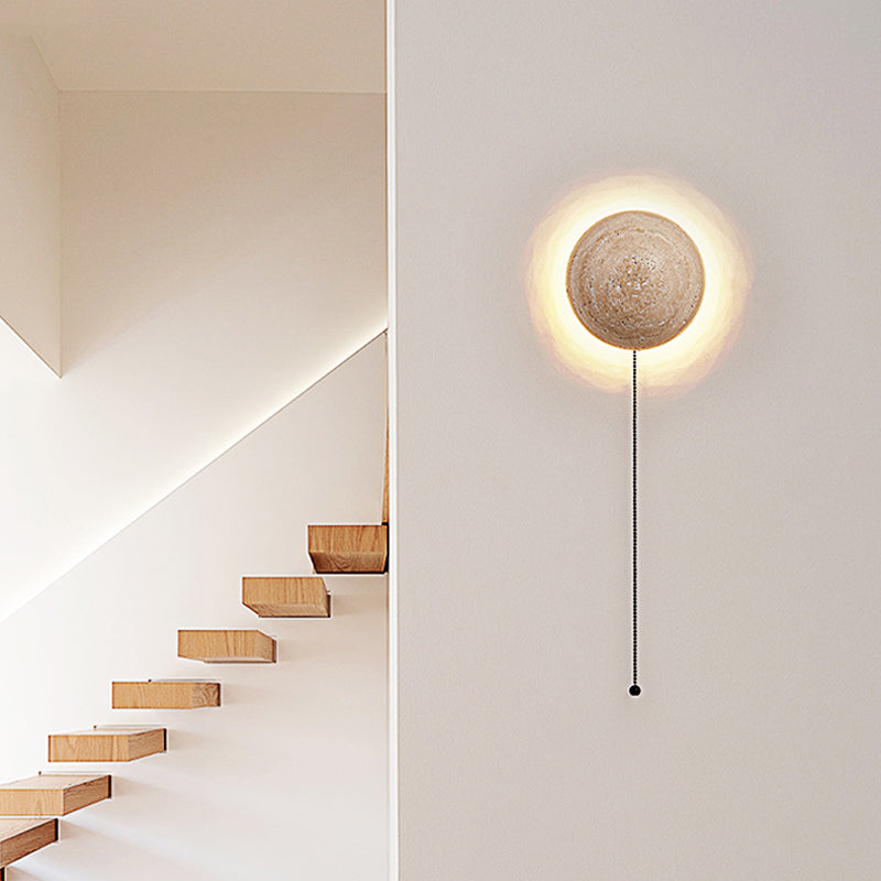 Kremowa lampa ścienna w stylu skandynawskim - zbliżenie na detale designu