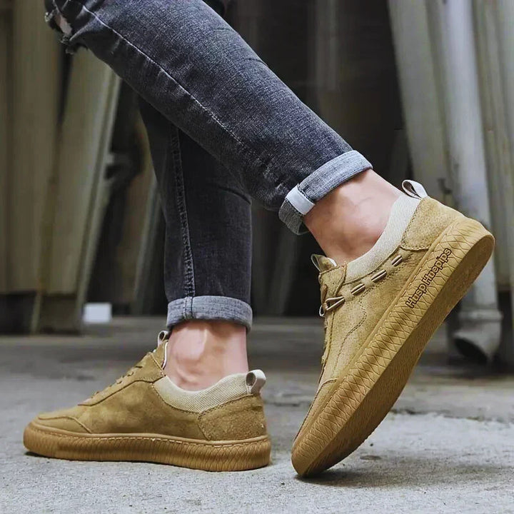 Sneakersy męskie Maxon w odcieniu khaki, widok od góry na sznurowanie