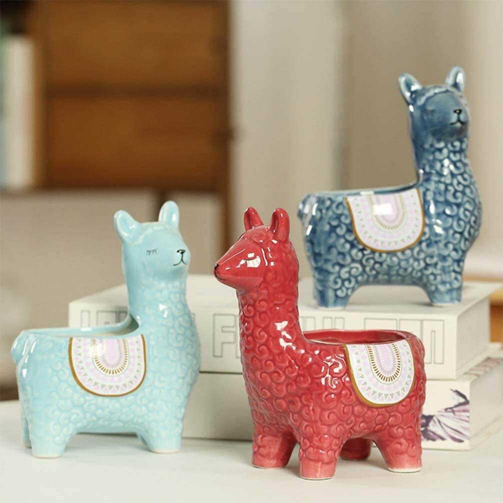 Ręcznie wykonana ceramiczna doniczka alpaka. Wyjątkowa ozdoba do domu i ogrodu.