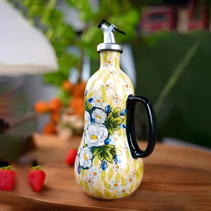 Szczegółowy widok na kwiatowy wzór ceramicznego dozownika oleju 680 ml do każdej kuchni.