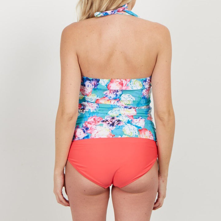 Stylowy strój kąpielowy tankini dla modnej mamy w ciąży. Kwiatowy wzór, komfort na plażę.