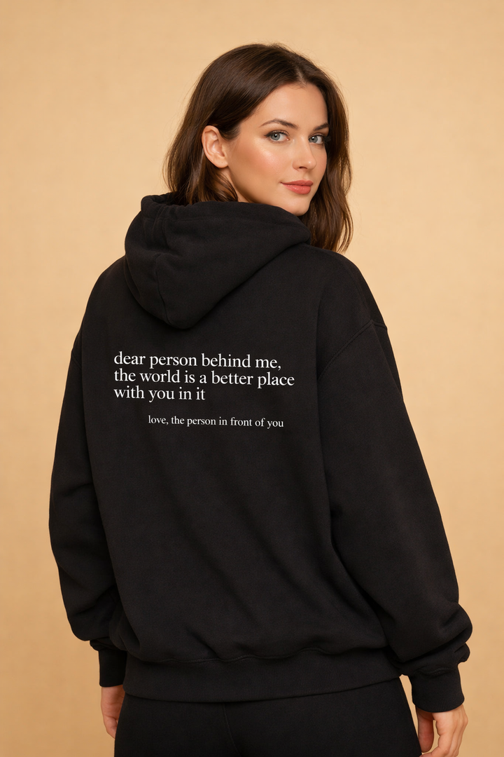 Ciepła bluza z kapturem unisex, idealna na chłodne dni. Komfortowy oversize z długim rękawem.