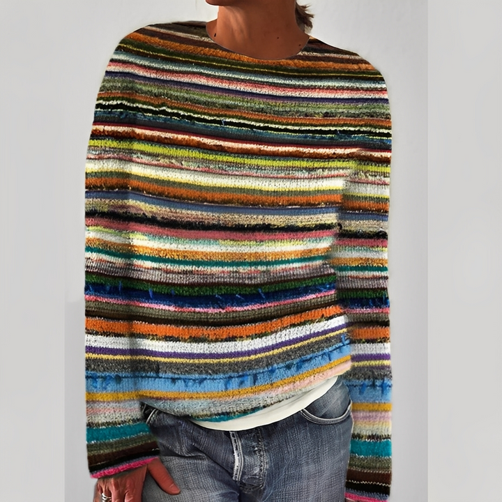 Miękki, ciepły sweter damski zimowy. Must-have w modzie damskiej na chłodne miesiące.