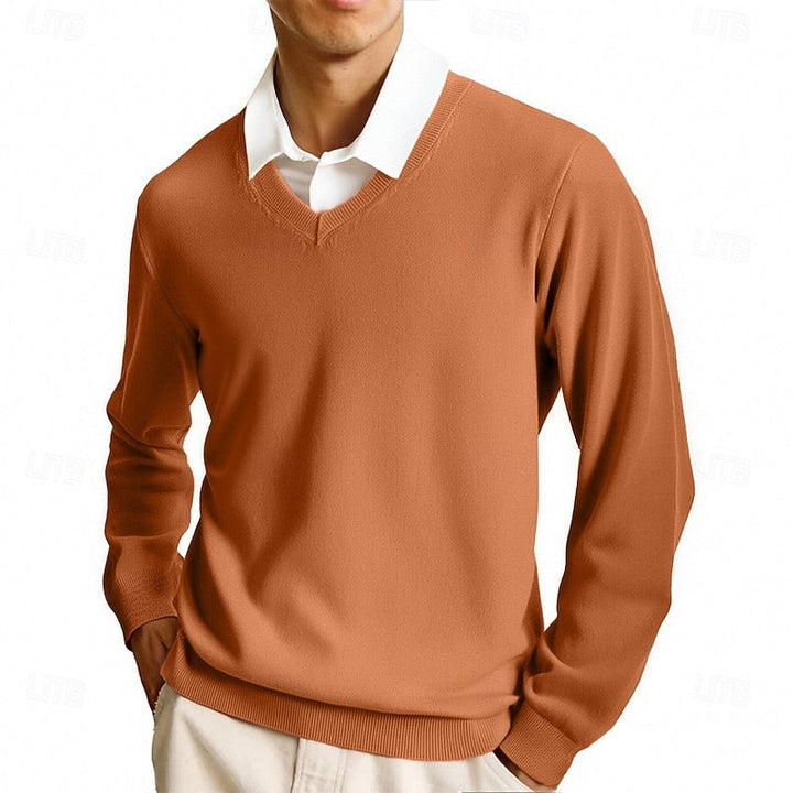 Stylowy sweter męski w serek, detale ściągaczy