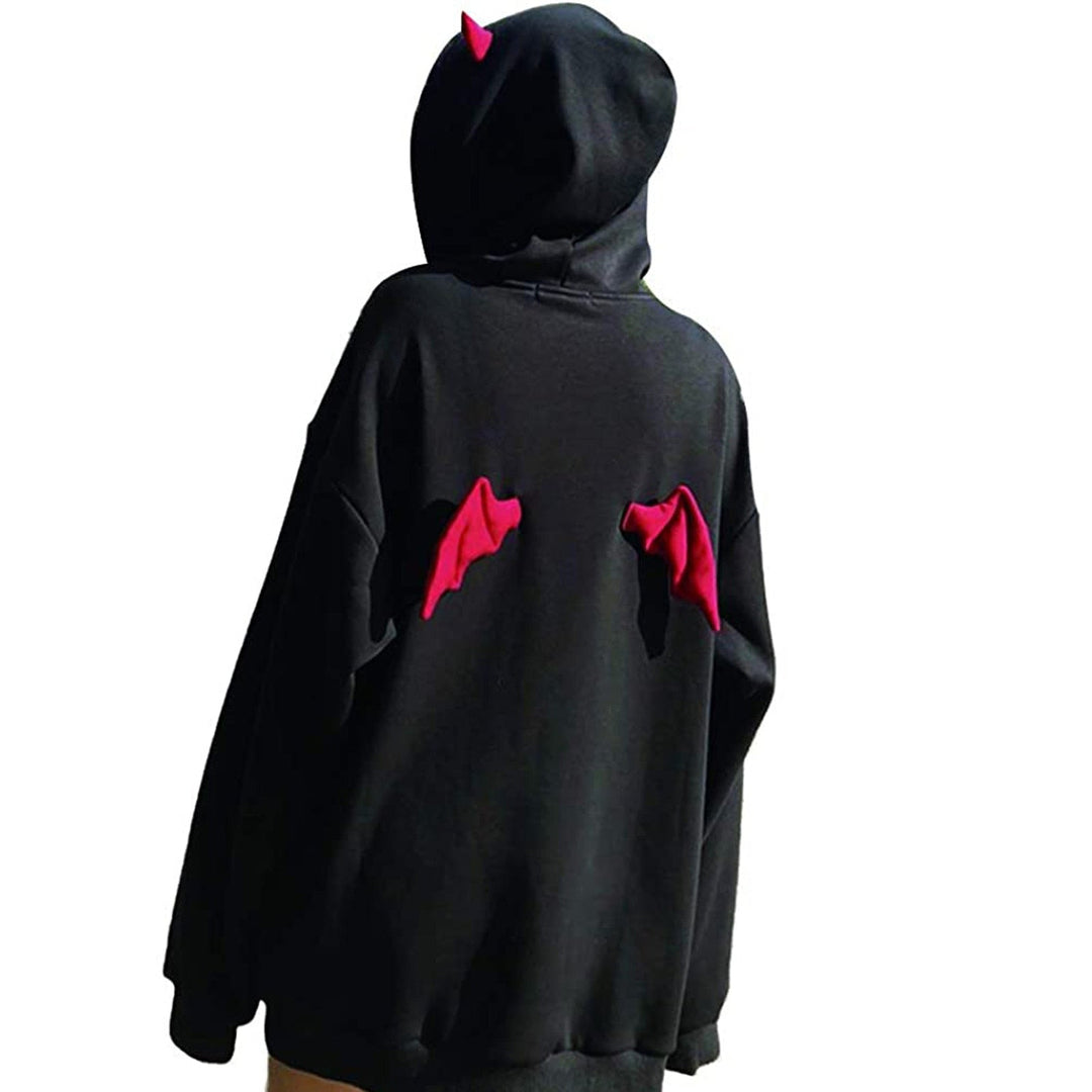 Czarna damska bluza z kapturem diabełka z rogami i skrzydłami. Modna, streetwearowa odzież.