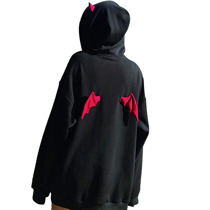 Czarna damska bluza z kapturem diabełka z rogami i skrzydłami. Modna, streetwearowa odzież.