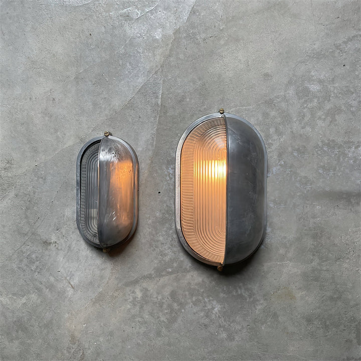 Wodoodporna zielona lampa na taras, design marynistyczny, idealna do oświetlenia zewnętrznego.