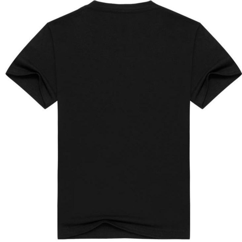 Męski czarny T-shirt z unikatowym nadrukiem, luźny krój dla wygody. Modna koszulka do codziennych stylizacji casual.