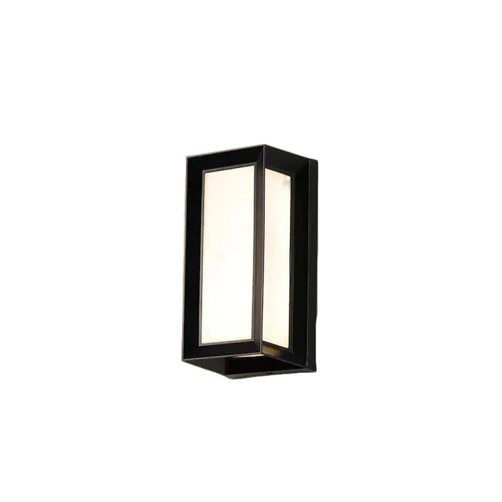 Czarna, nowoczesna lampa LED z czujnikiem ruchu, wodoodporna IP65, na ścianę domu.