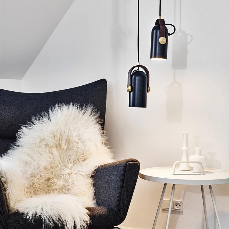 Metalowa lampa wisząca w stylu armatnim, czarna, do wnętrz loftowych, oświetlenie sufitowe.