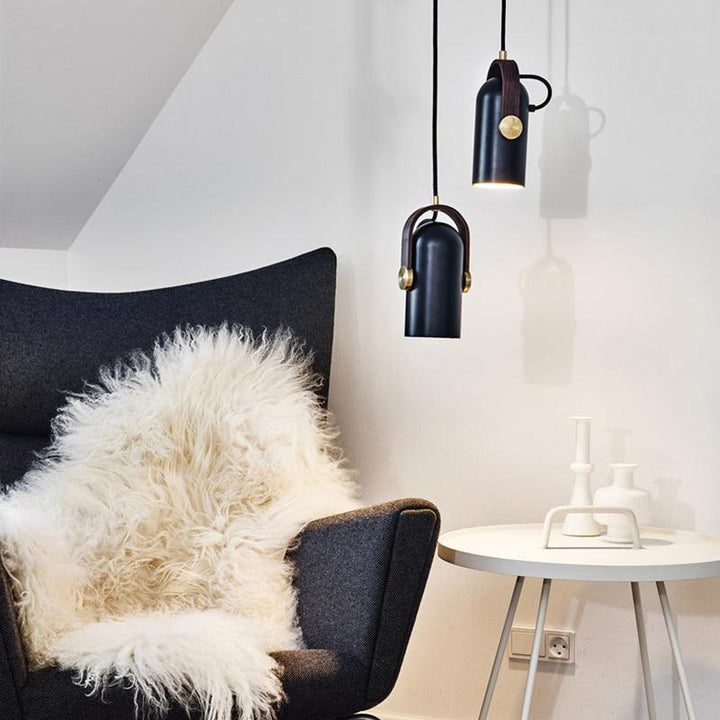 Metalowa lampa wisząca w stylu armatnim, czarna, do wnętrz loftowych, oświetlenie sufitowe.