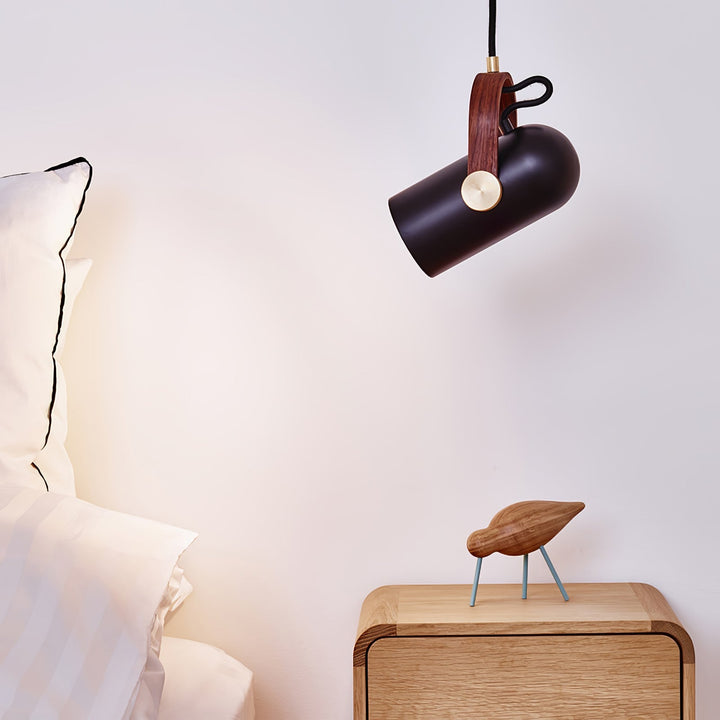 Lampa wisząca w stylu armatnim, czarny metal, do loftowych przestrzeni, regulowana wysokość.