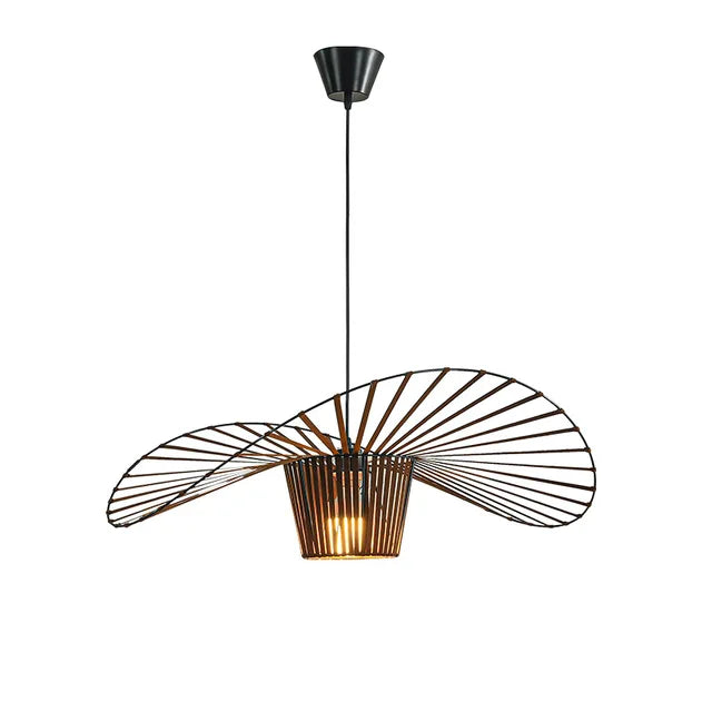 Czarna lampa wisząca kapelusz, nowoczesna i elegancka. Designerskie oświetlenie salonu.