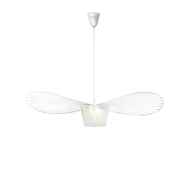 Stylowa czarna lampa wisząca w formie kapelusza, nowoczesny design do salonu lub jadalni.